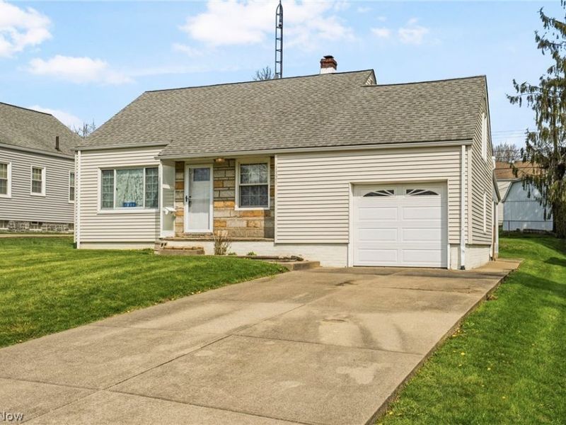 1321 Spangler Road NE, Canton, OH 44714 Photo 2