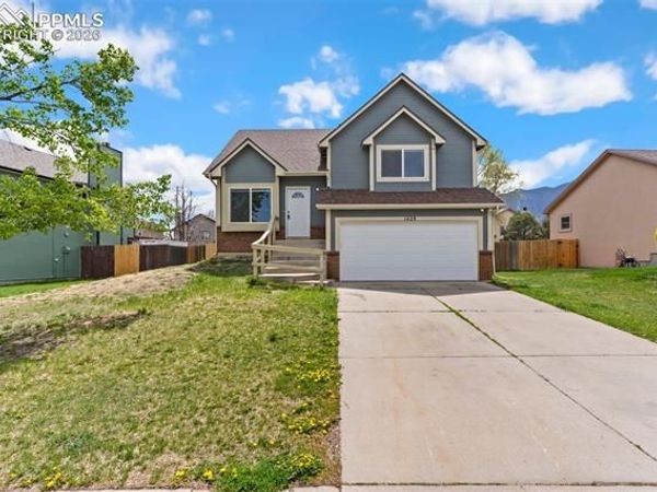 1429 N Canoe Creek Drive, Colorado Springs, CO 80906