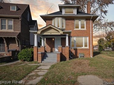 64 Glendale Street, Detroit, MI 48203