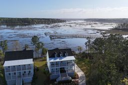 3582 Clambank Drive photo 4