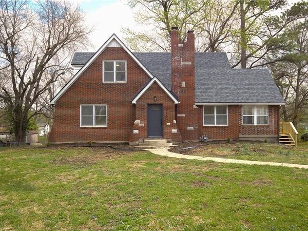 915 S Trail Ridge Drive, Independence, MO 64050