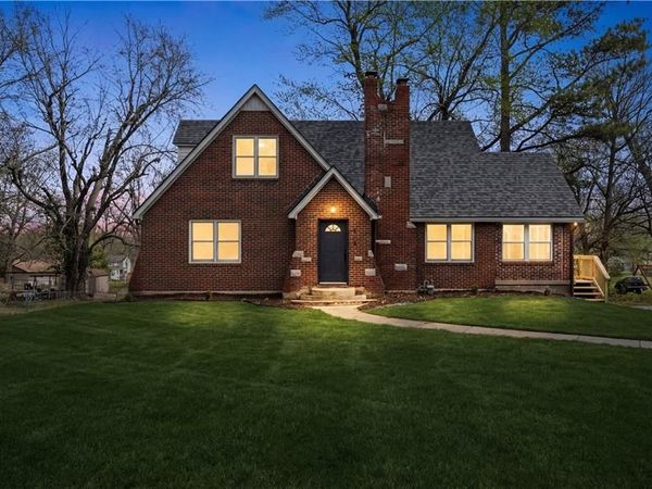 915 S Trail Ridge Drive, Independence, MO 64050