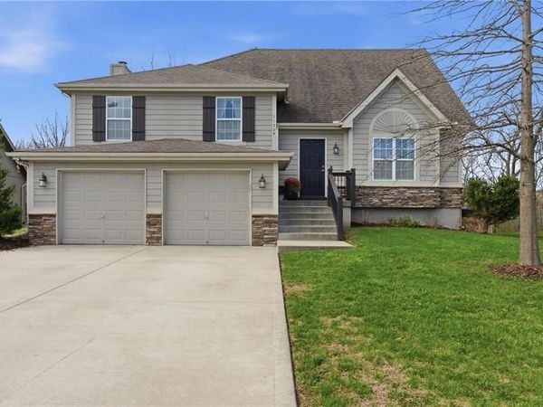 11504 N Marsh Avenue, Kansas City, MO 64157