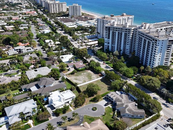 3 Winnebago Road, Sea Ranch Lakes, FL 33308