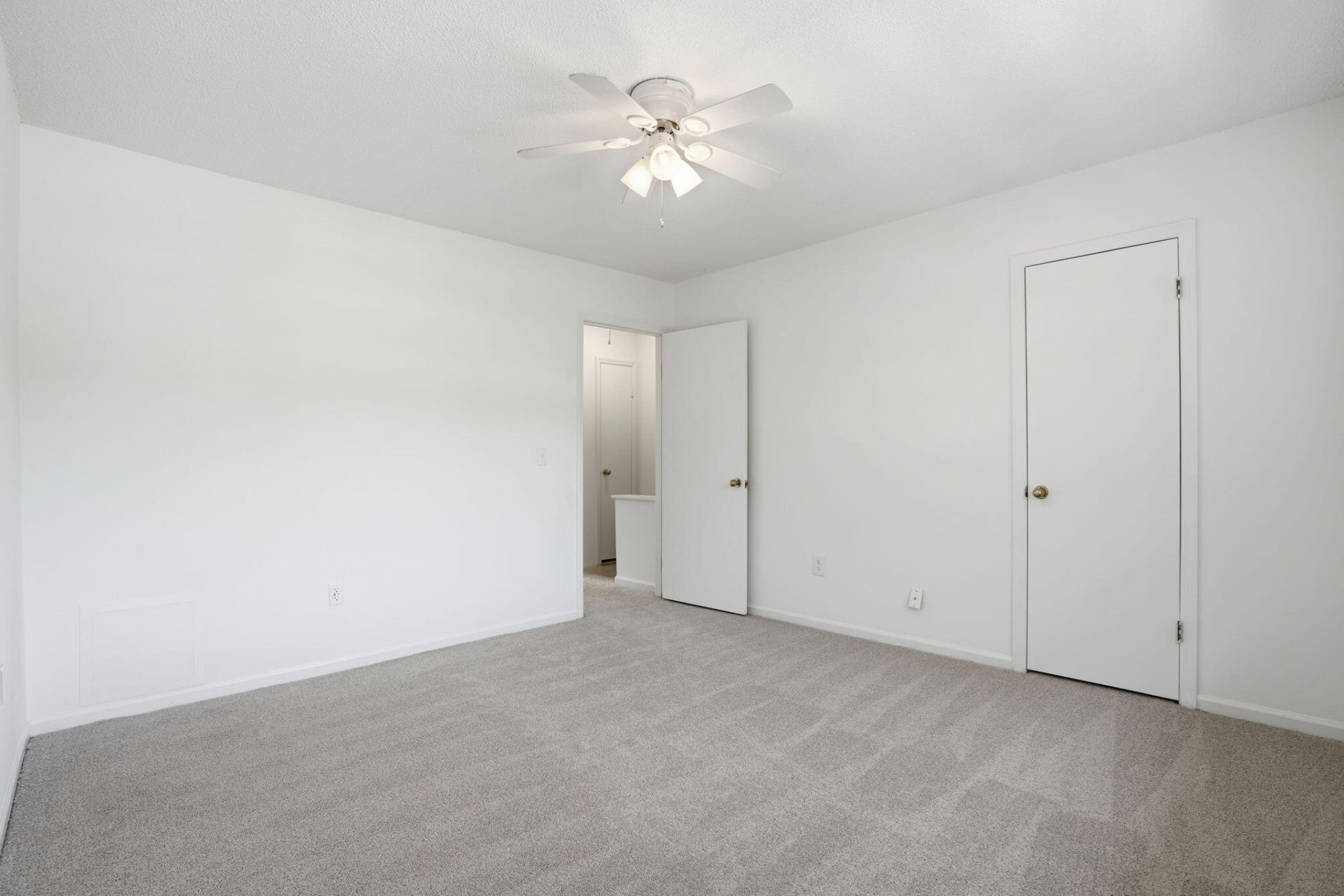 308 Saint Charles Court Photo 16