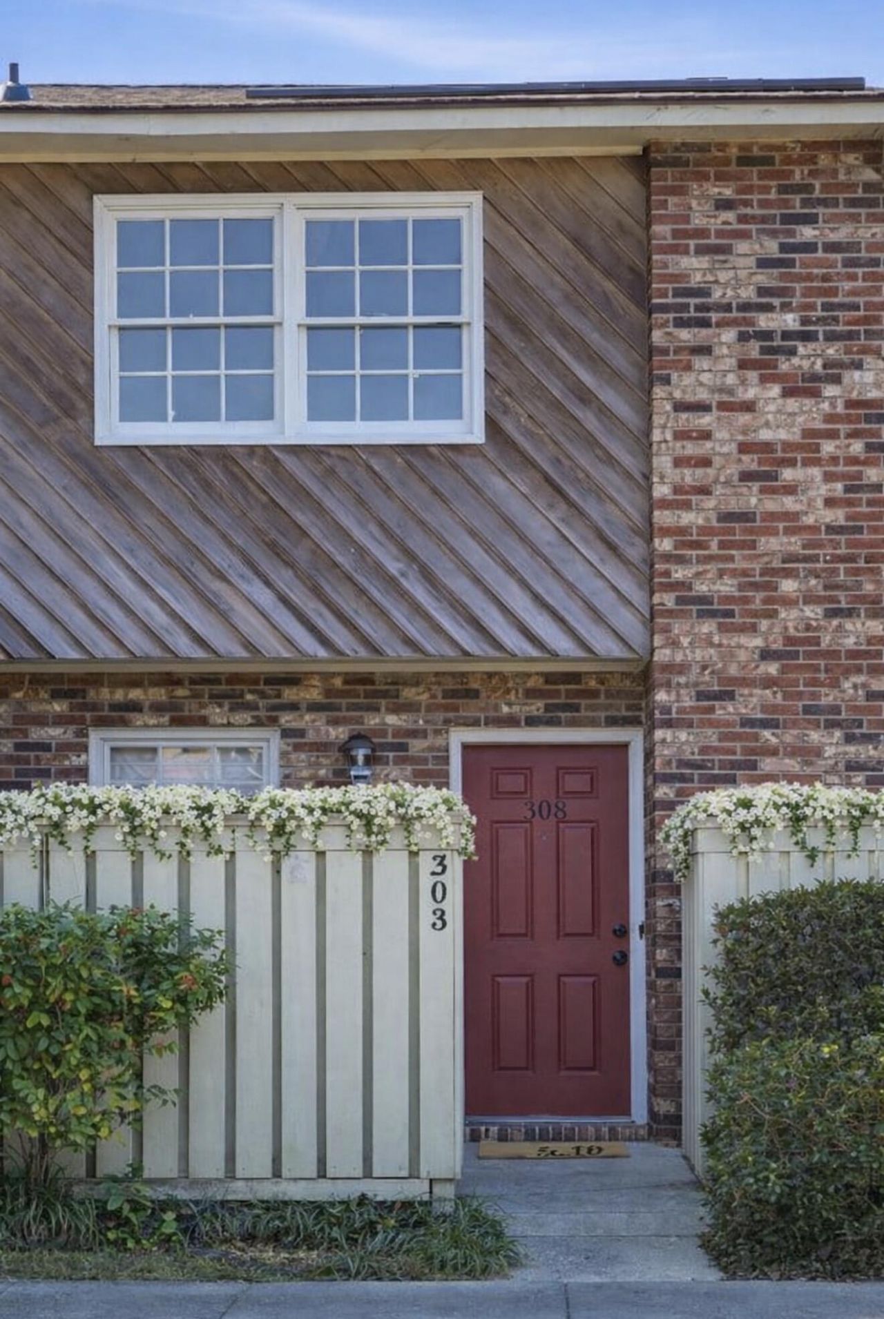 308 Saint Charles Court Photo 34