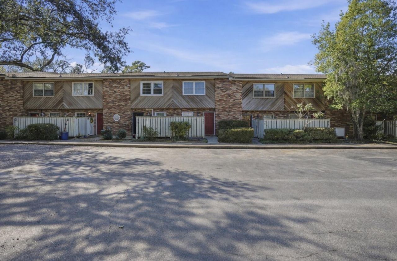 308 Saint Charles Court Photo 36