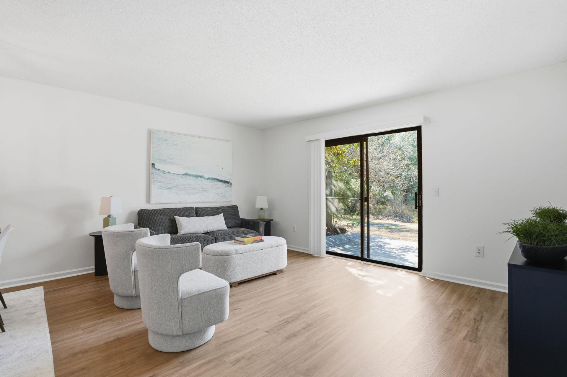 308 Saint Charles Court Photo 4