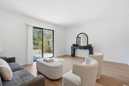 308 Saint Charles Court photo 4