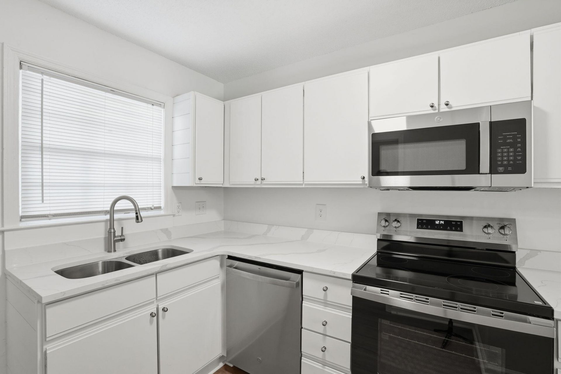 308 Saint Charles Court Photo 9