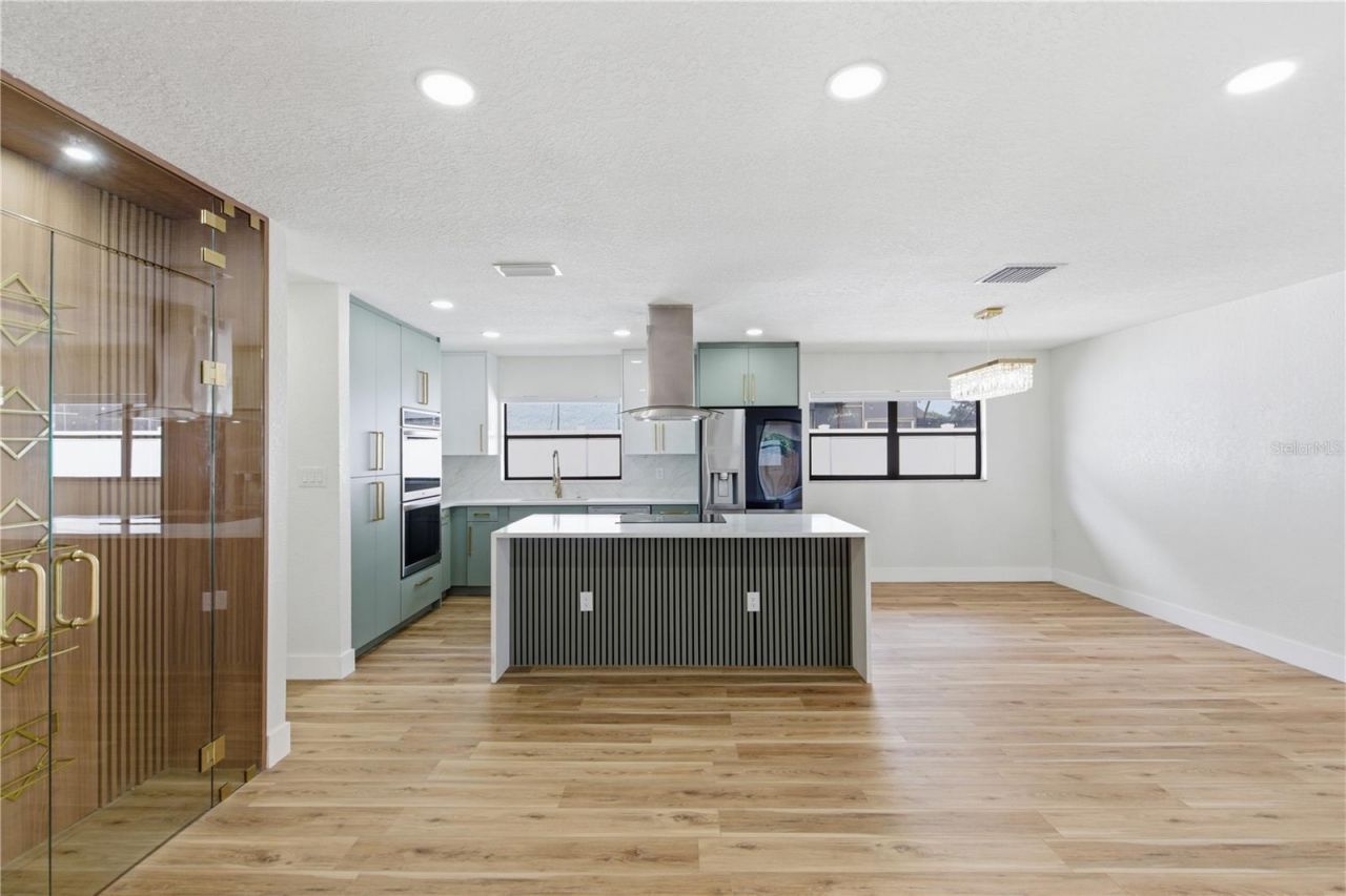 2309 Pin Oak Lane E, Clearwater, FL 33759 Photo