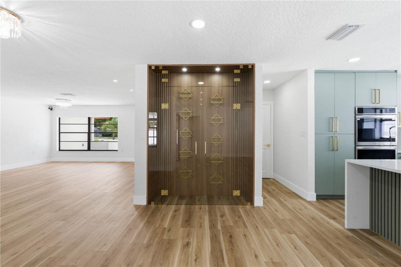 2309 Pin Oak Lane E, Clearwater, FL 33759 Photo