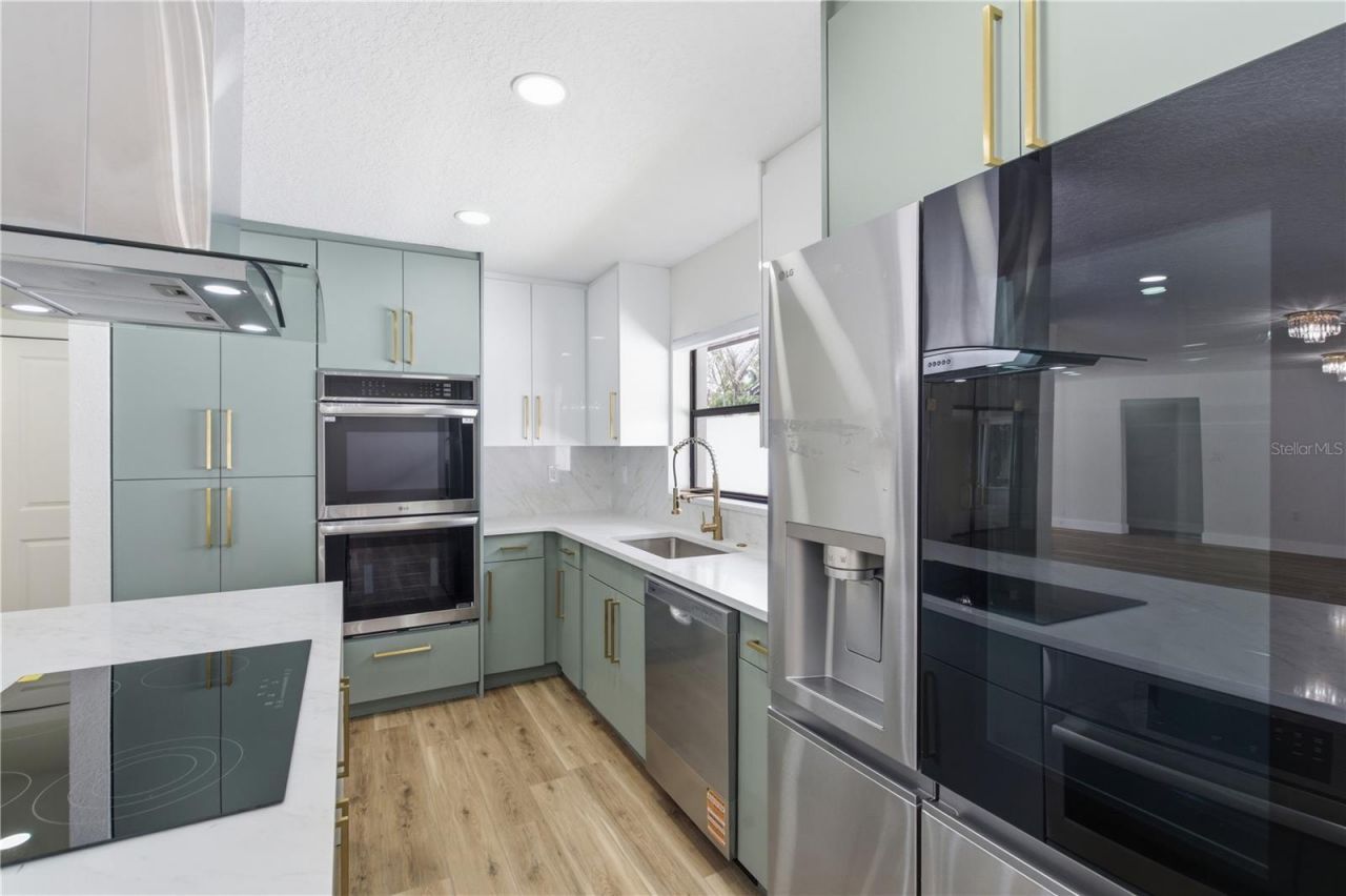 2309 Pin Oak Lane E, Clearwater, FL 33759 Photo