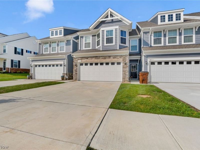 805 Dipper Lane, Unit 2, Aurora, OH 44202 Photo 2