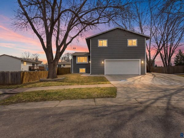 3304 S Steven Cir, Sioux Falls, SD 57106