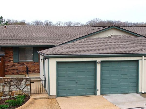 977 Cardello Drive, Manchester, MO 63021