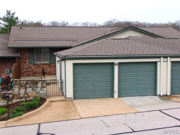 977 Cardello Drive, Manchester, MO 63021