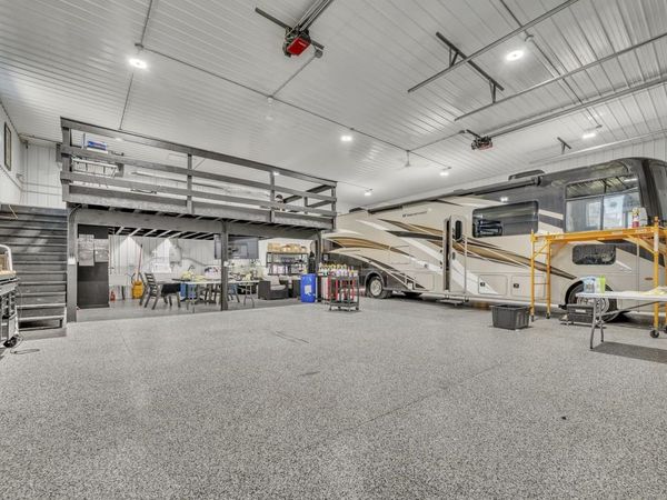 2049 Hwy 86 , Milford, IA 51351