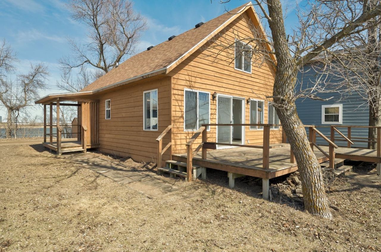 24891 Mcclelland Drive, Spirit Lake, IA 51360 Main Photo