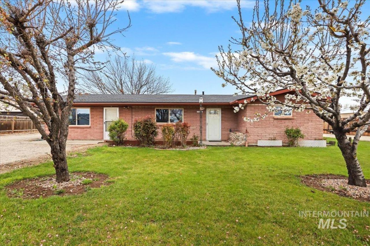 7226 Cherry Lane, Nampa, ID 83687 Main Photo