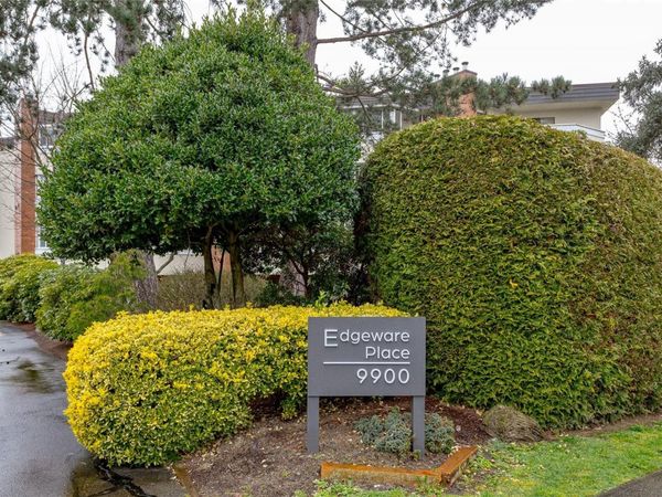 9900 Fifth St , Unit 303, Sidney, BC V8L 2X3