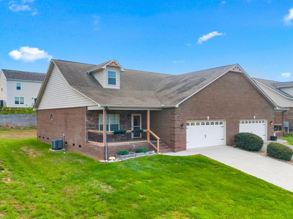 3022 Villas Creekside Drive, Dandridge, TN 37725