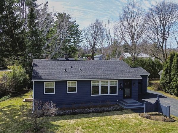 121 Berkshire Dr, Williamstown, MA 01267