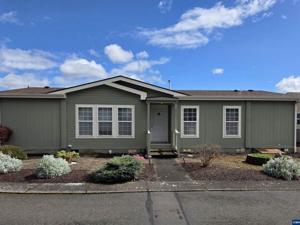 613 Royalty Cir NE, Salem, OR 97301