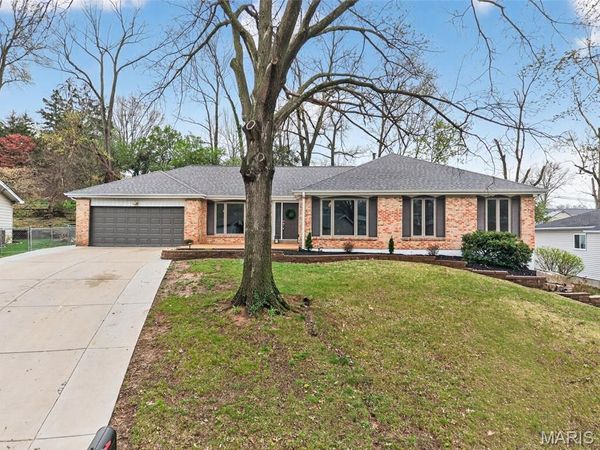 12140 Lake Constance Drive , St Louis, MO 63146