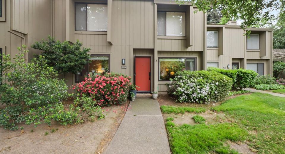 2304 American River Drive, Sacramento, CA 95825 Photo