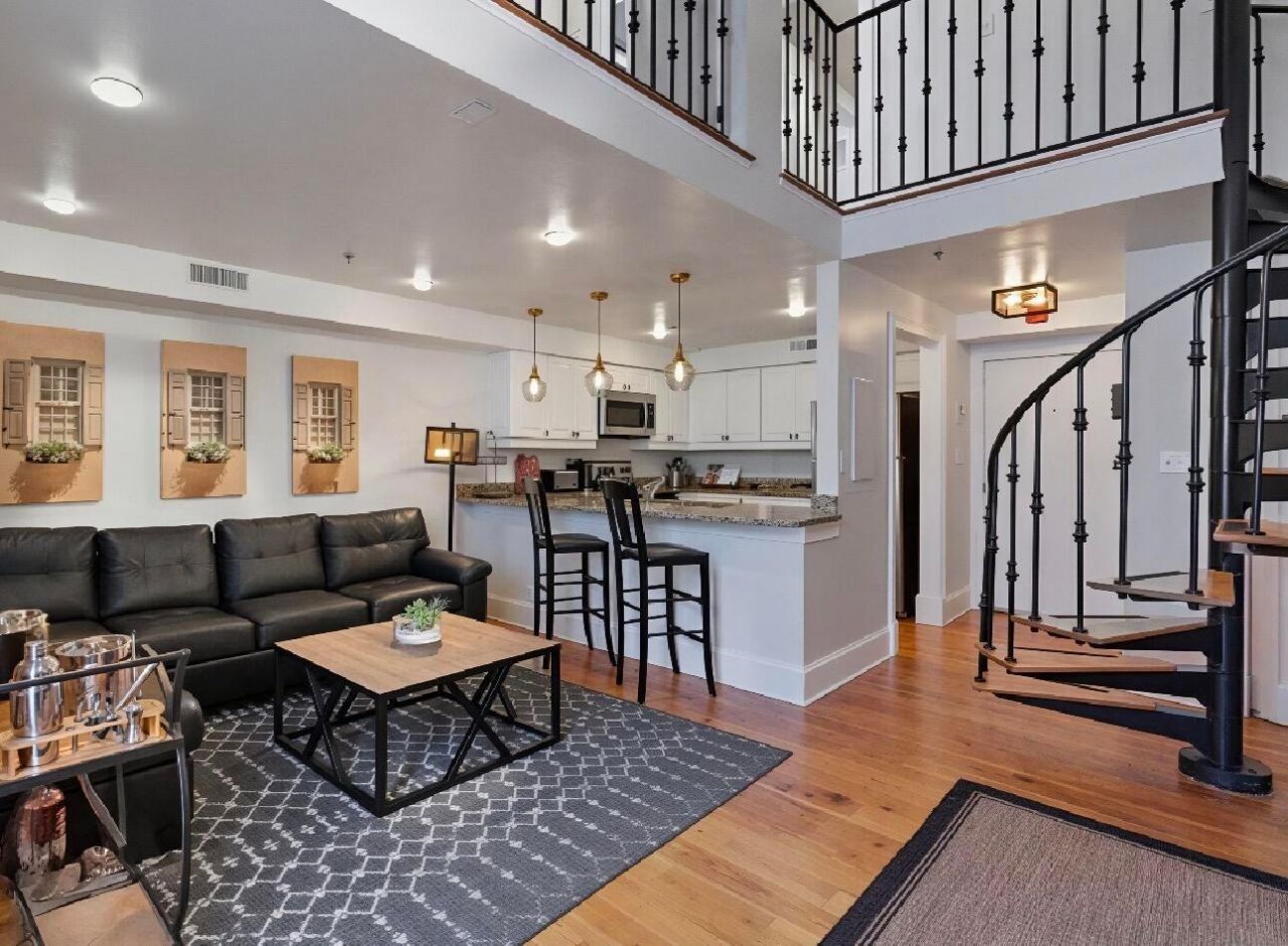 377 King Street Photo 1