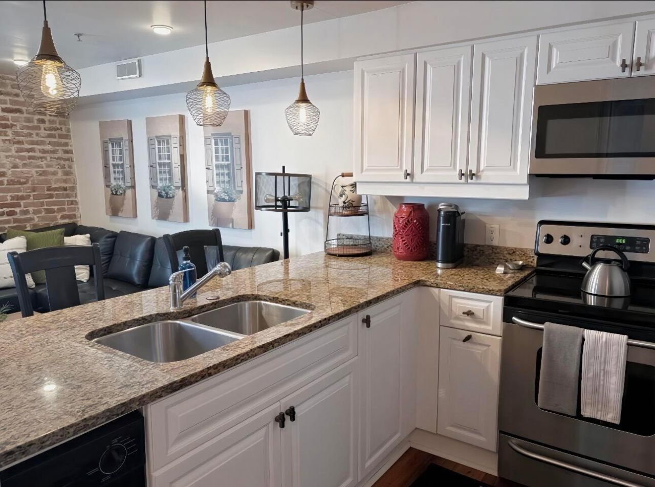 377 King Street Photo 2