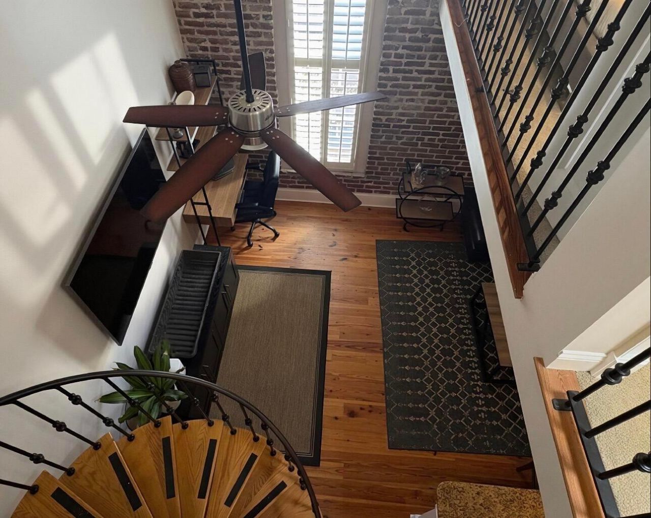 377 King Street Photo 3