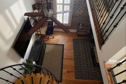 377 King Street photo 4