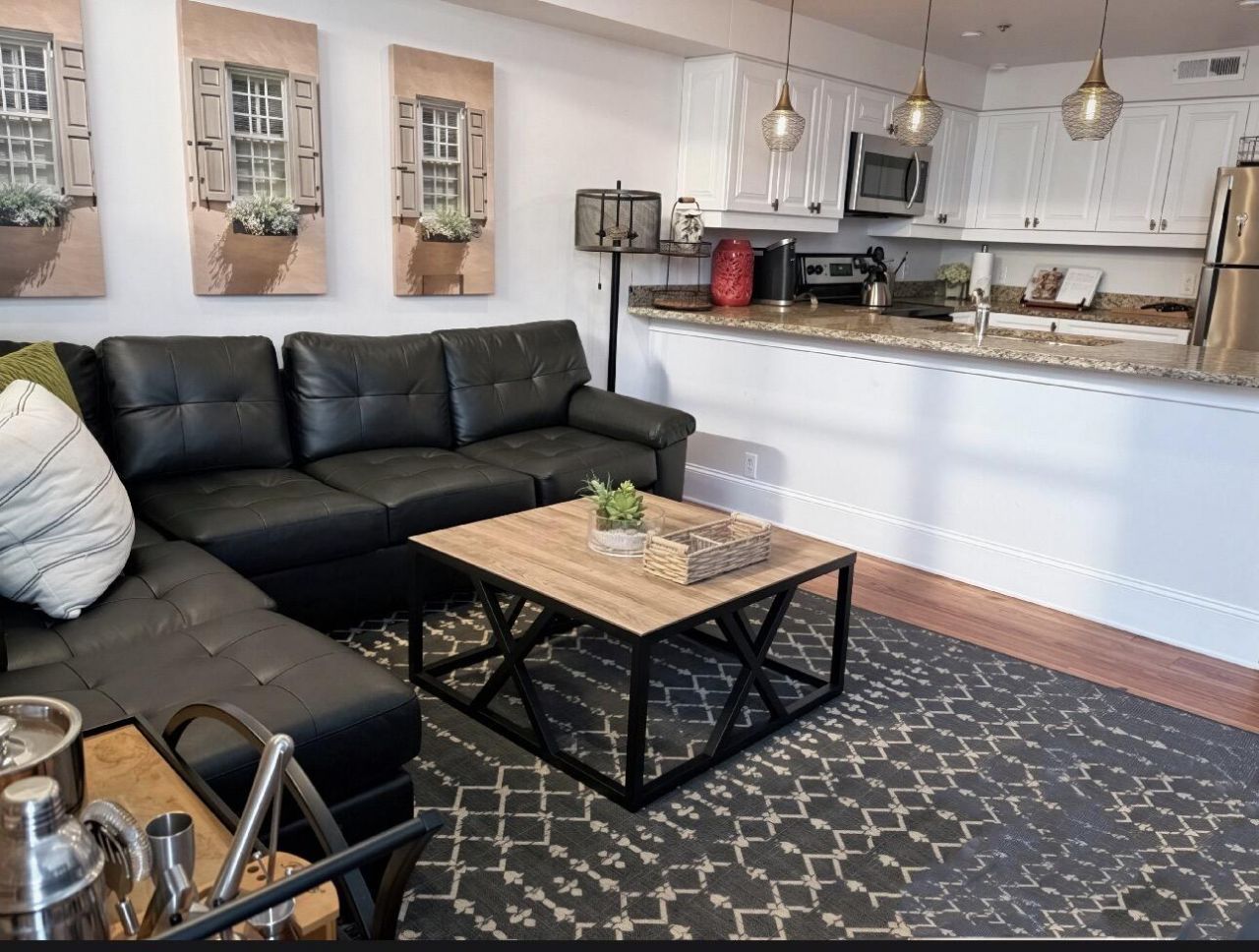 377 King Street Photo 4