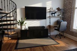 377 King Street photo 4