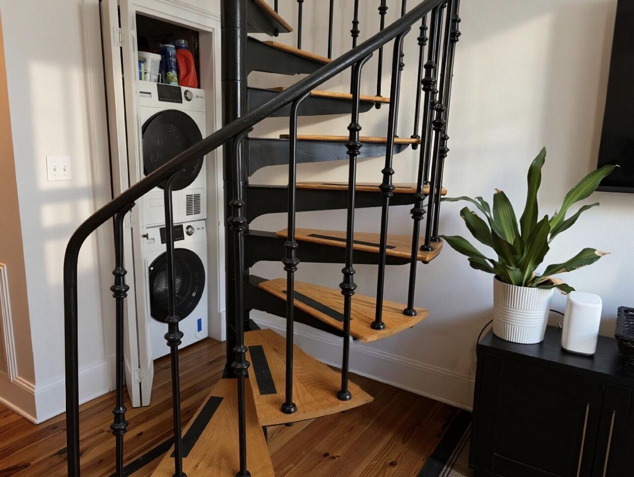 377 King Street Photo 6