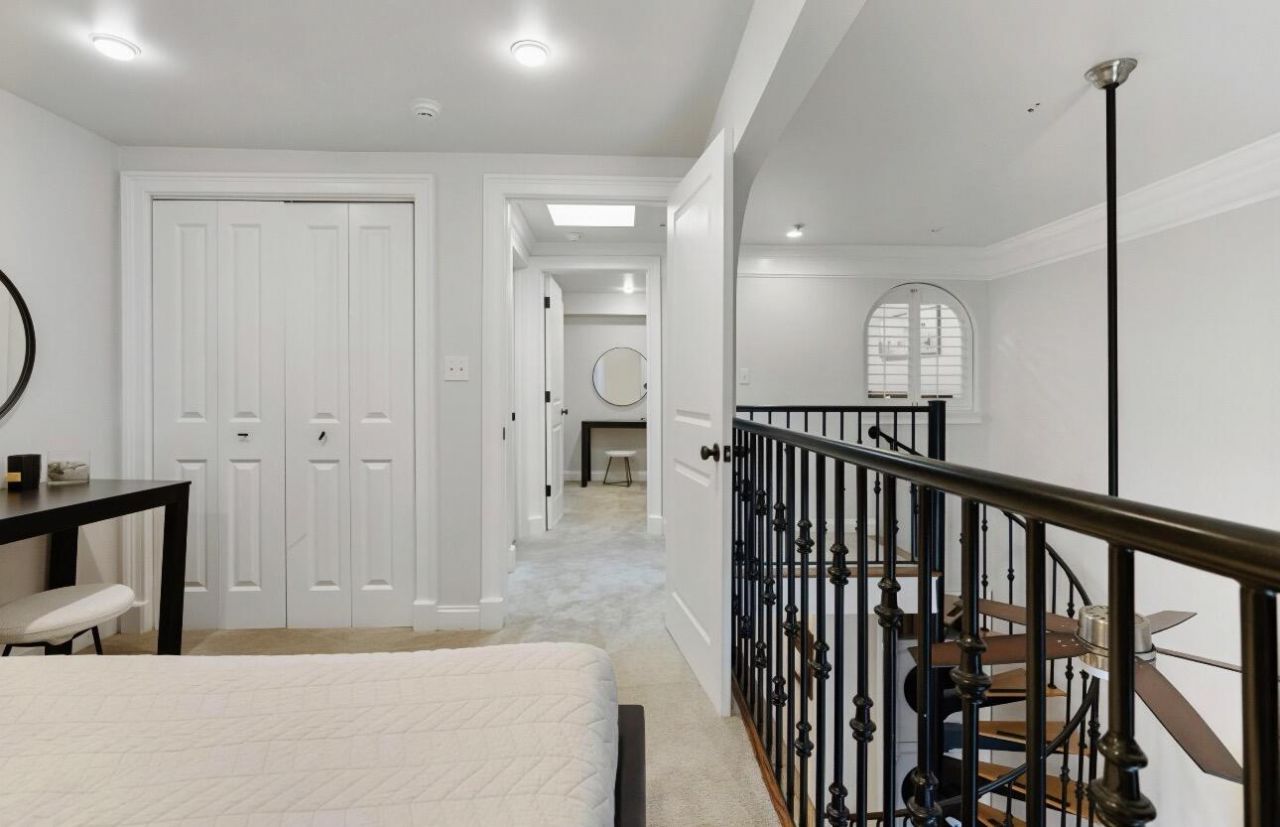 377 King Street Photo 7