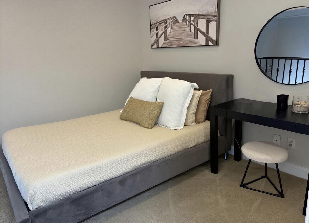 377 King Street Photo 8