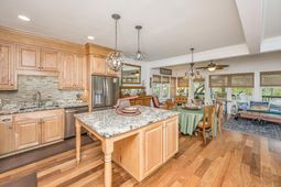 8869 Marsh Aire Lane photo 4