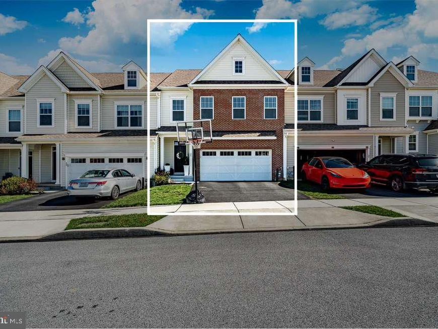 25 N Tompkins Square, Downingtown, PA 19335 Main Photo