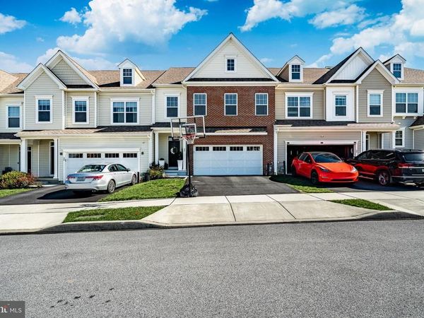 25 N TOMPKINS SQUARE, DOWNINGTOWN, PA 19335