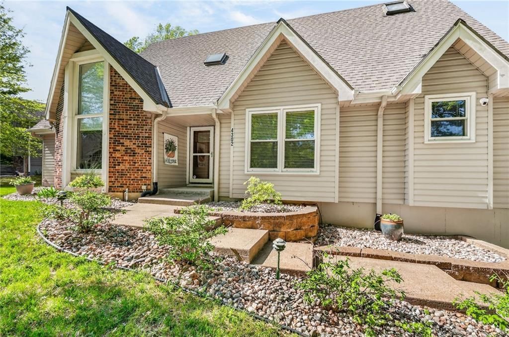 4302 NW 60th Court, Kansas City, MO 64151 Main Photo