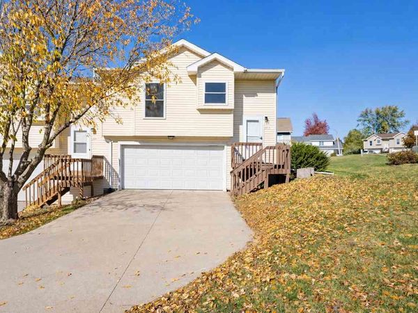 2213 9th St, Coralville, IA 52241