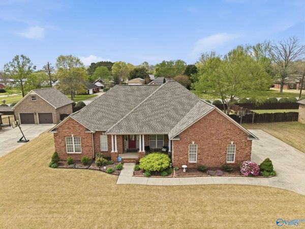 25235 Queensbury Drive, Athens, AL 35613