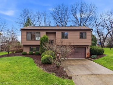 9415 Lawnfield Drive, Twinsburg, OH 44087