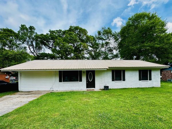 904 N Church St., Ellisville, MS 39437