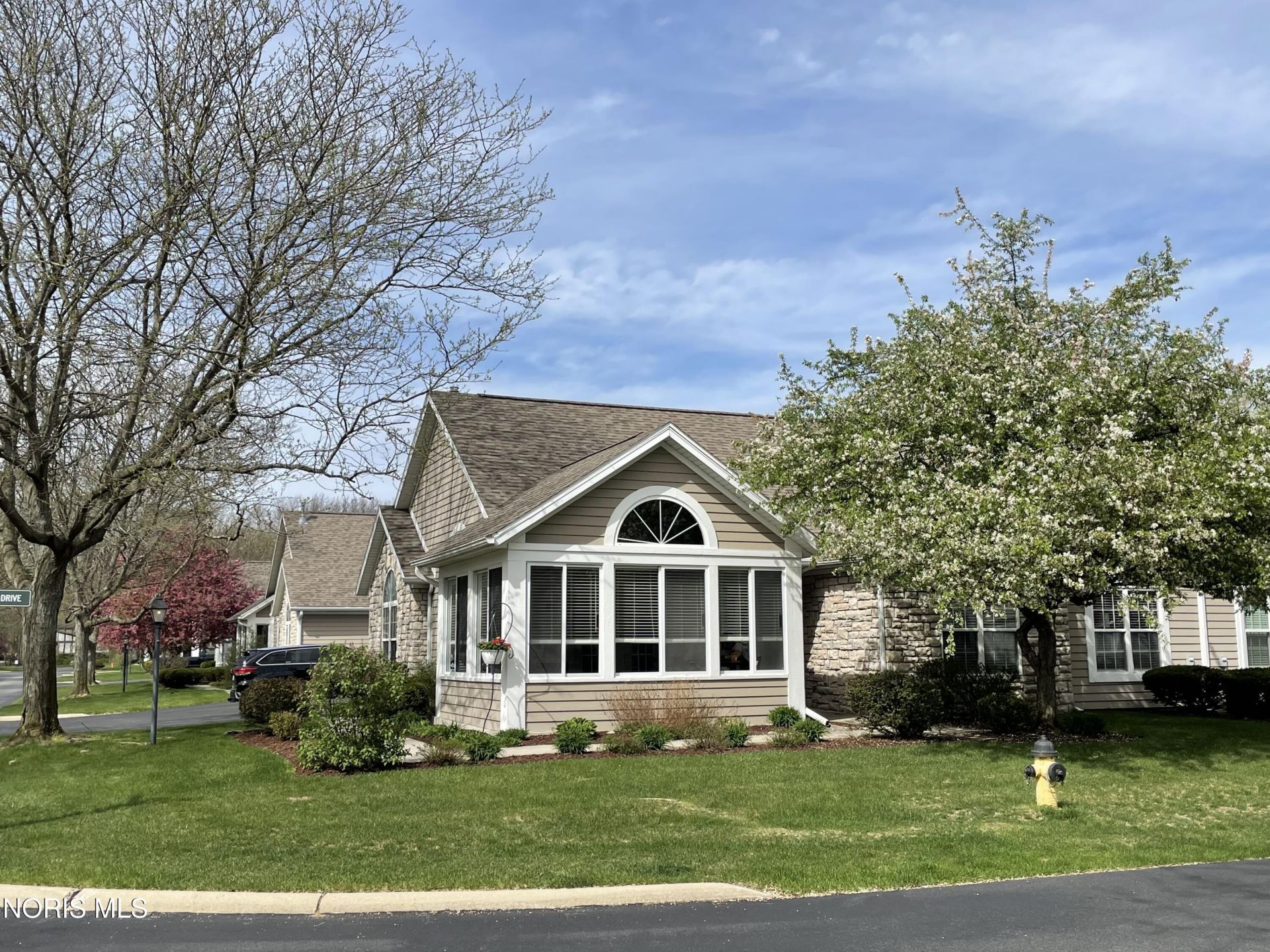 2300 Whispering Pines Drive, Toledo, OH 43617 Main Photo
