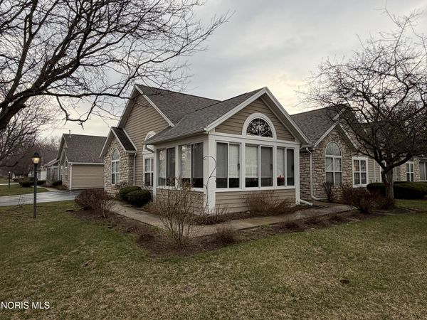 2300 Whispering Pines Drive, Toledo, OH 43617