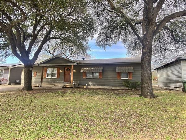 609 E Ellen Avenue , Hurst, TX 76053